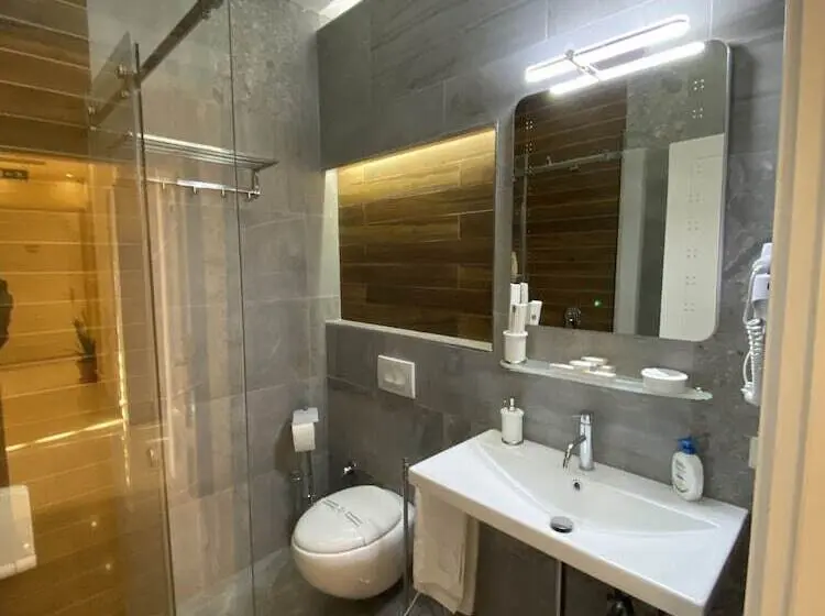 Quarto Triplo Deluxe, The Red Bricks