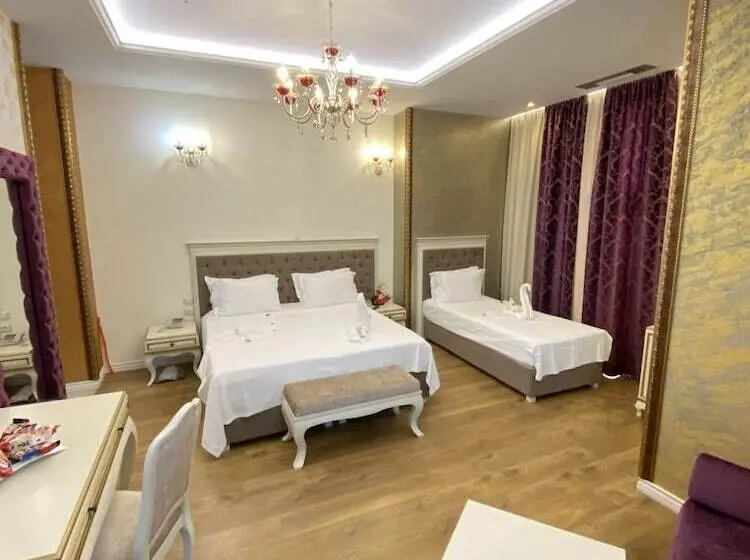 Quarto Triplo Deluxe, The Red Bricks