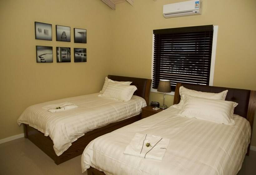 کابین, Vine Cottages Adults Only