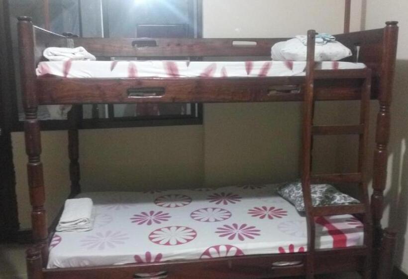 تختخواب در اتاق مشترک, Jj & Je Family House