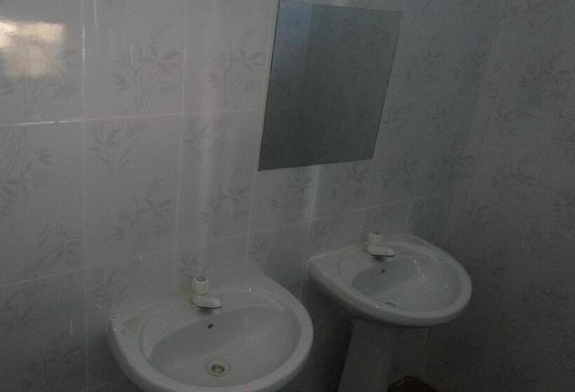 تختخواب در اتاق مشترک, Jj & Je Family House