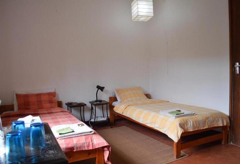 Standard Triple Room Exterior Bathroom, The Researchers Rest