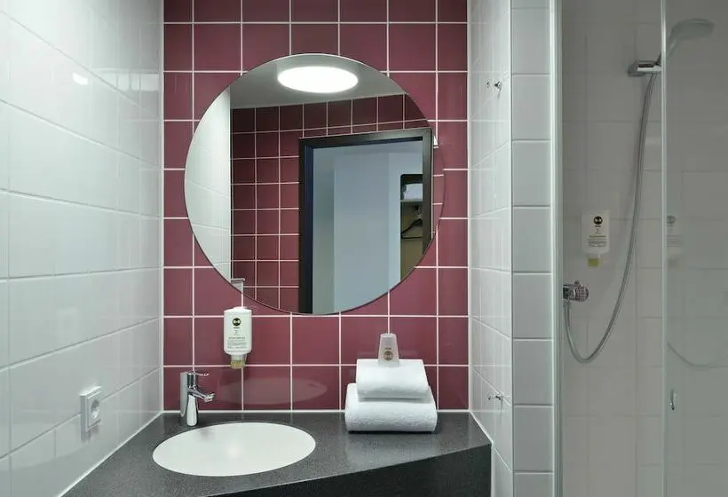 اتاق استاندارد سه نفره, B&B Hotel Berlin Alexanderplatz
