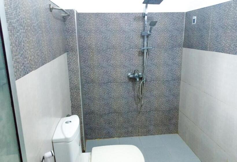 סוויטה משפחתית, Ella South Star