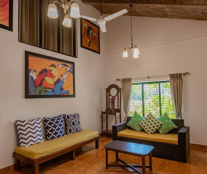 اتاق لوکس, Radha Cottage Resort