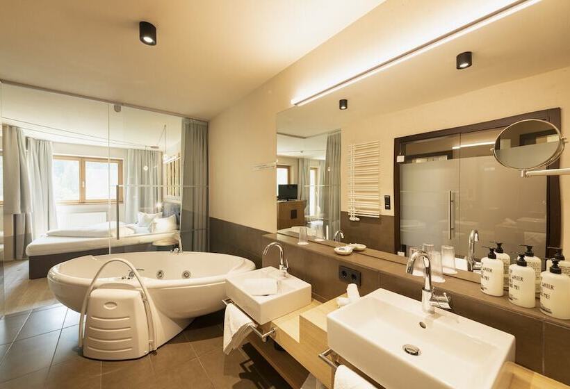 Люкс с гидромассажем, Almhof Family Und Wellness Resort