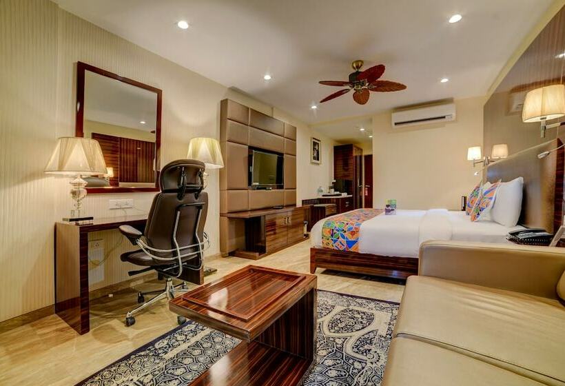 جناح, Fabhotel Prime Sarala Crown With Pool   Nr Calangute Beach