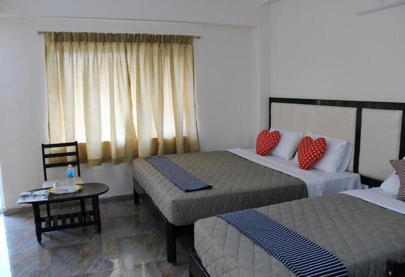 חדר אקזקיוטיב לשלושה, Jaidharshini Palace