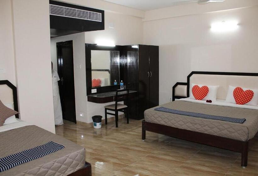 חדר משפחתי, Jaidharshini Palace