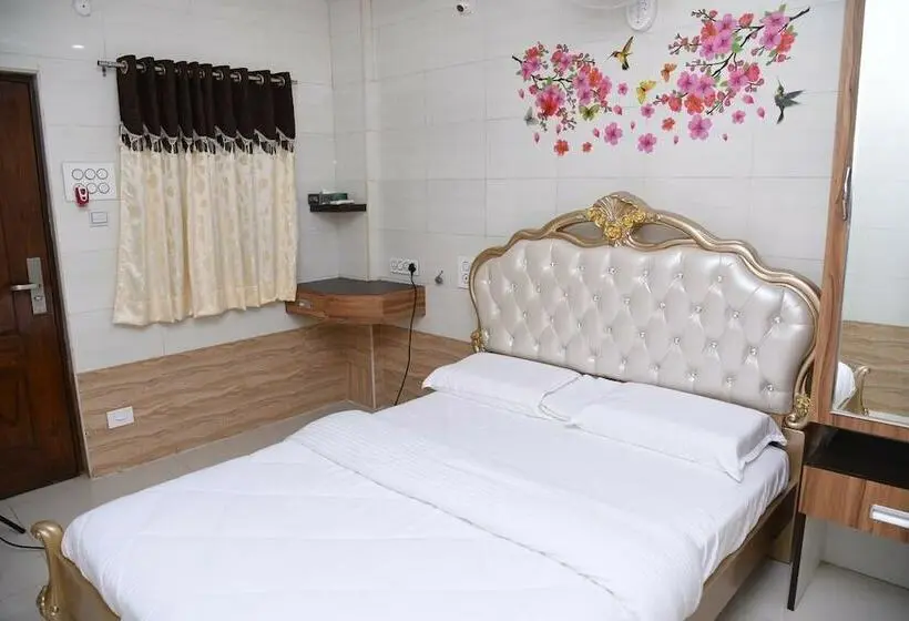 اتاق لوکس, K N Gupta Residency