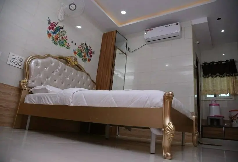 اتاق لوکس, K N Gupta Residency