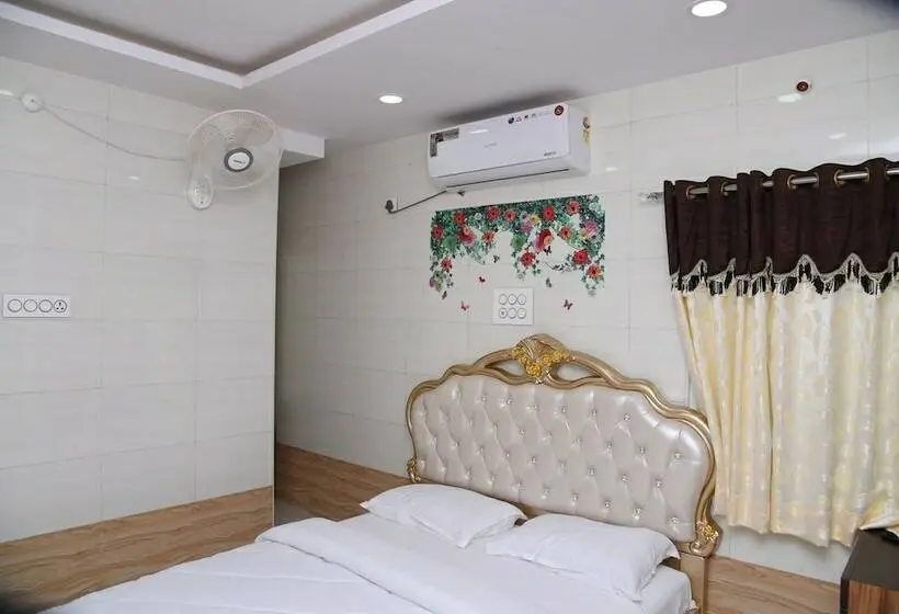 اتاق لوکس, K N Gupta Residency