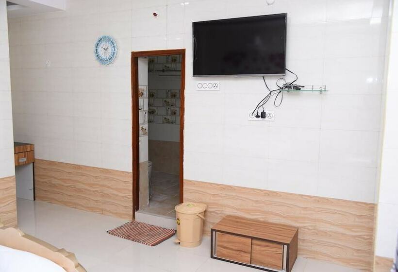 디럭스 룸, K N Gupta Residency