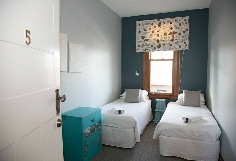 スタンダードルーム, The Brown Pub