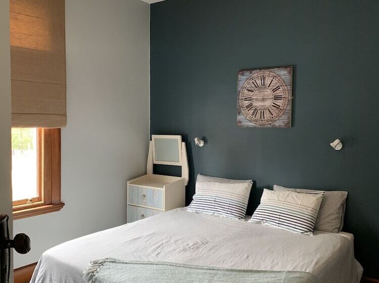 スタンダードトリプルルーム, The Brown Pub