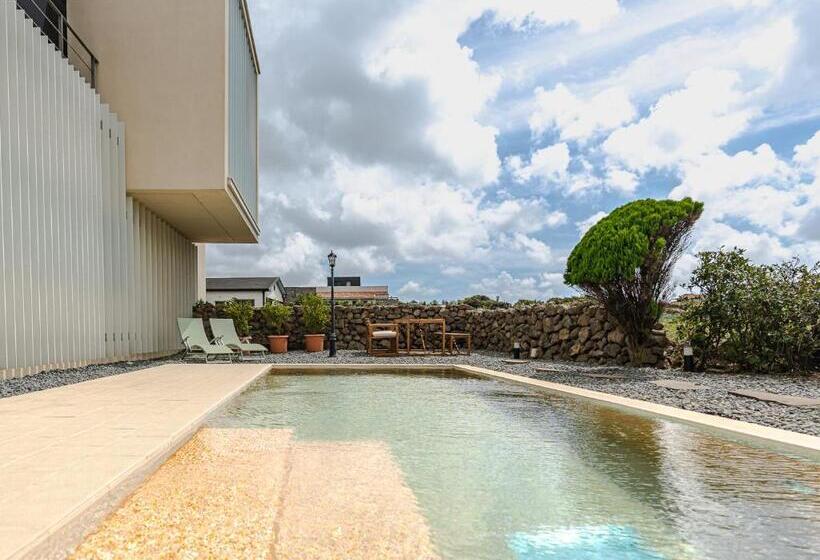 חדר סטנדרט נוף לים עם מרפסת, Boutique Pool Villa Namib