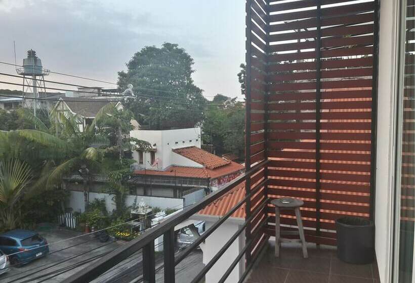 اتاق استاندارد, You&me Hostel