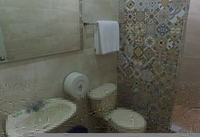 StandaardKamer, Luar