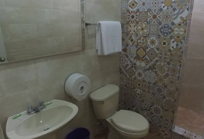 StandaardKamer, Luar