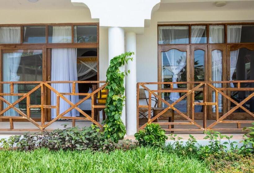 Семейный Номер, Nungwi Garden Boutique