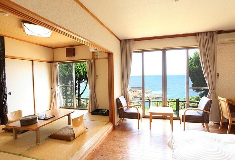 غرفة عائلية مطلّة علي البحر, Tsushima Grand