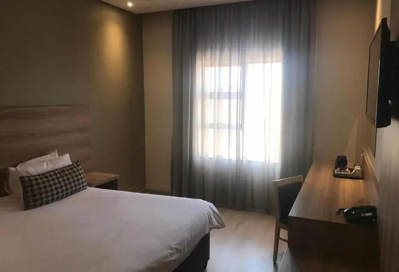 キングサイズベッドのスタンダードルーム, Regal Inn Hotel Midrand