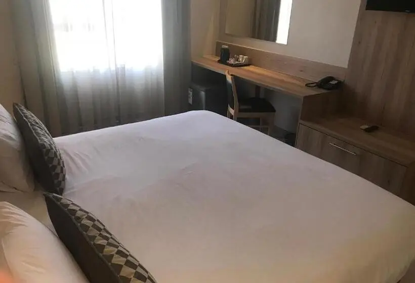 キングサイズベッドのデラックスルーム, Regal Inn Hotel Midrand