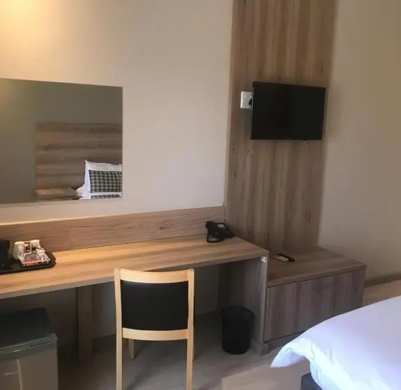 キングサイズベッドのデラックスルーム, Regal Inn Hotel Midrand