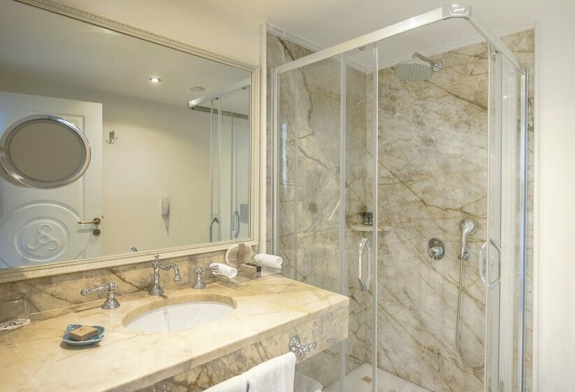 غرفة كلاسيكية مطلّة علي البحر, Casa Margot Hotel   Adults Only