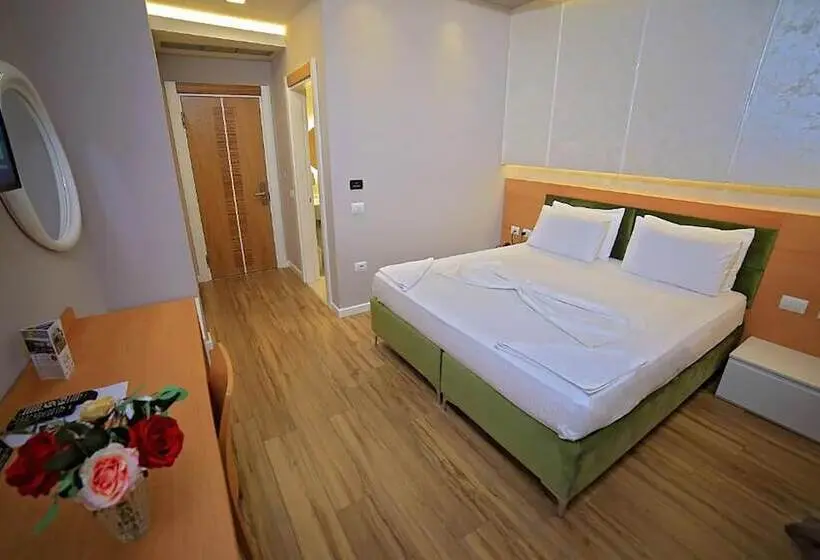 اتاق لوکس با بالکن, Lord Hotel Tirana