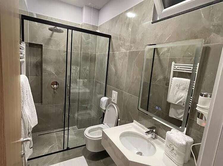 带阳台的豪华间, Lord Hotel Tirana