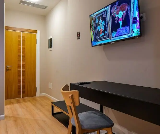 اتاق لوکس با بالکن, Lord Hotel Tirana