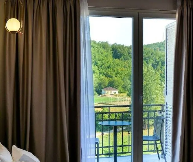 اتاق استاندارد با تخت بزرگ, Lord Hotel Tirana