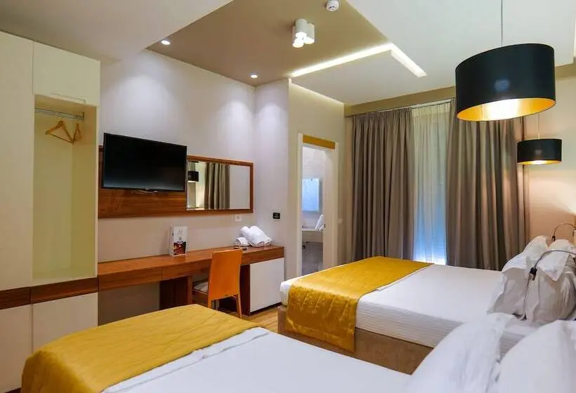 اتاق خانوادگی, Lord Hotel Tirana