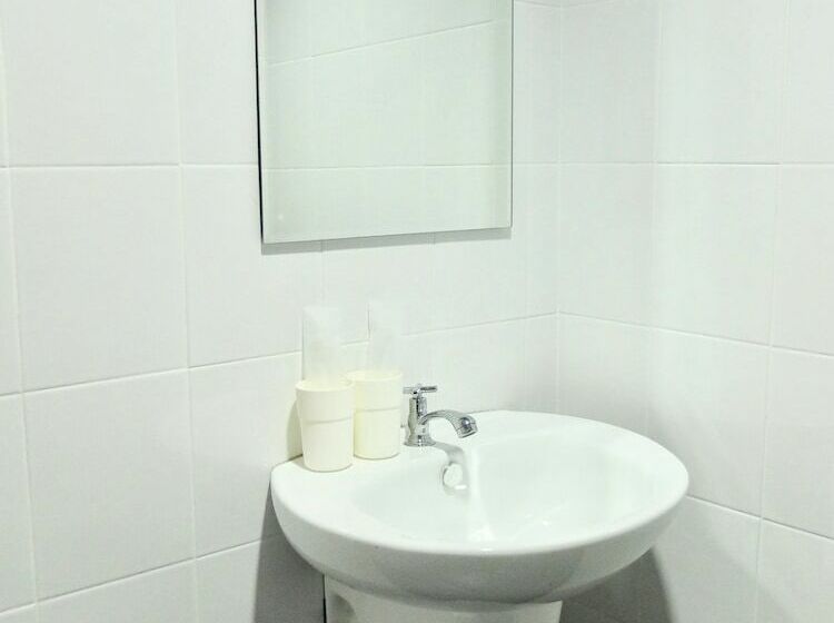 اتاق استاندارد, Diamond & Rust Hostel