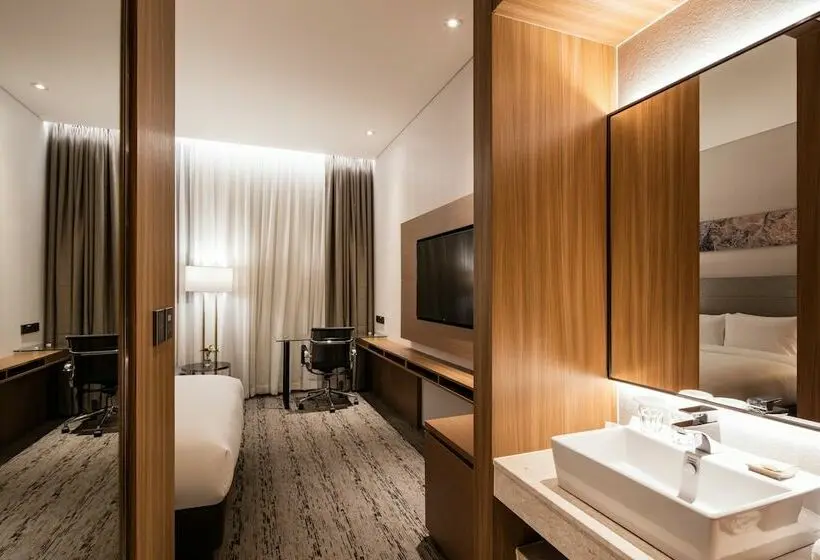 Economy-huone Parivuode, Ramada By Wyndham Seoul Sindorim