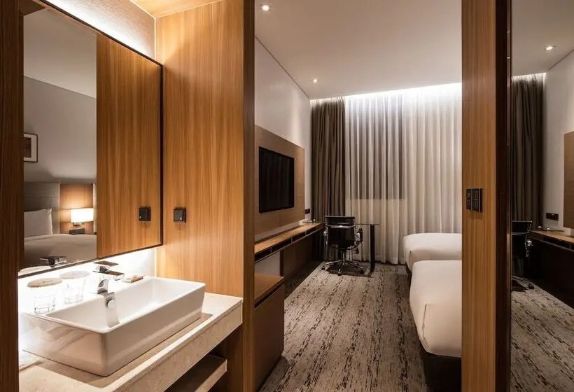 Economy-huone, Ramada By Wyndham Seoul Sindorim
