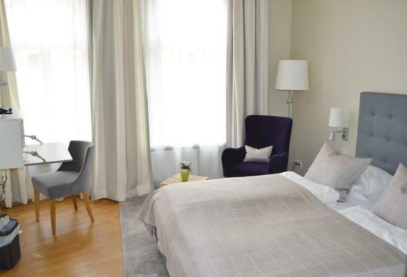 스탠다드 룸, Zum Roten Tore