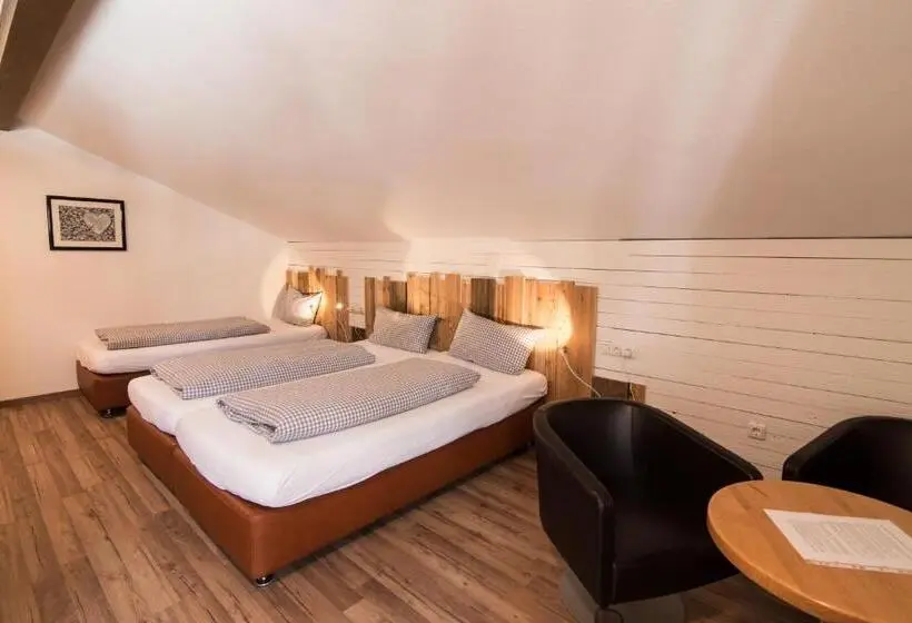 バルコニー付きスタンダードトリプルルーム, Mellow Mountain Hostel
