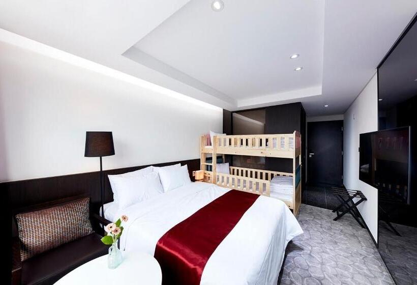 Quarto Quádruplo Deluxe, Ramada By Wyndham Yongin
