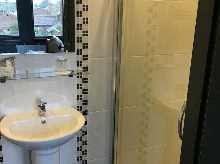 标准间, The Godwins