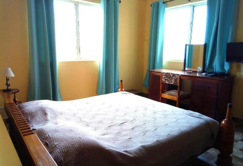 اتاق استاندارد, Chez Fanny