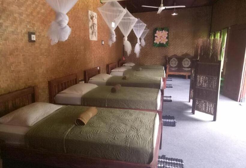 מיטה בחדר משותף, Bunbulan Hill Hostel And Cottage