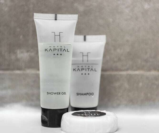 غرفة ديلوكس, Kapital