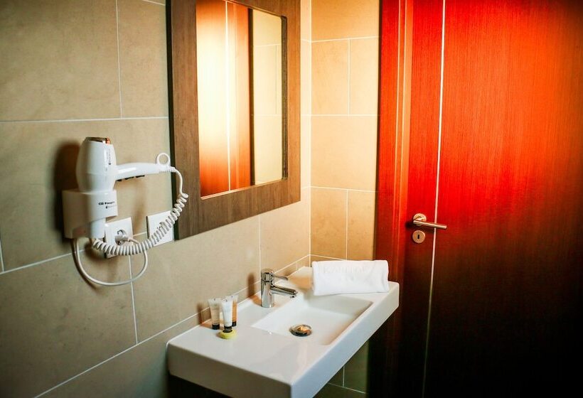 غرفة قياسية, Kapital