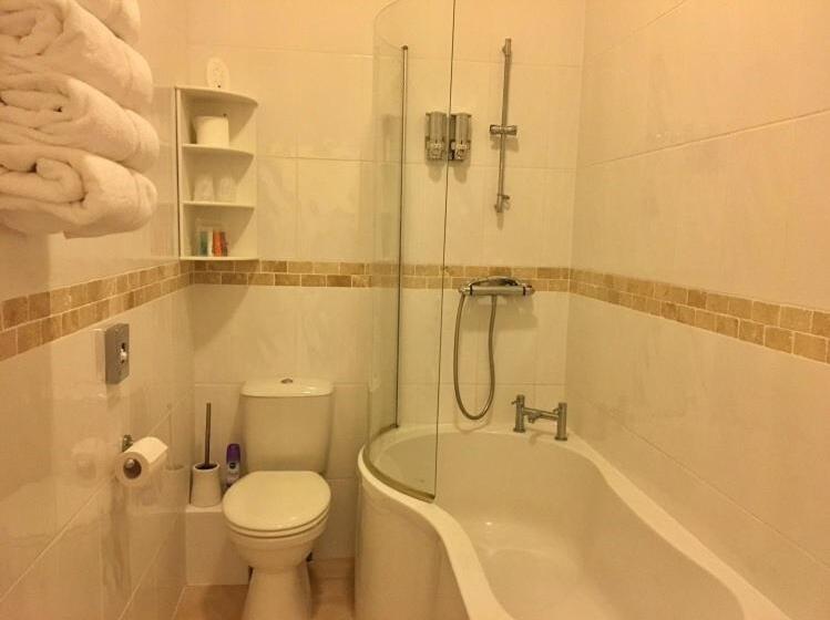 Семейный Номер, Chaston Manor