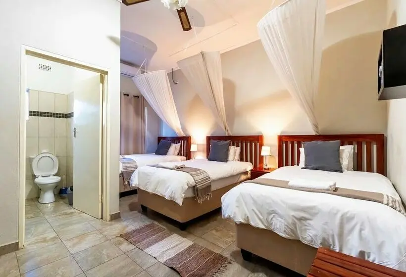 اتاق استاندارد سه نفره, Dzimbahwe Guest Lodge