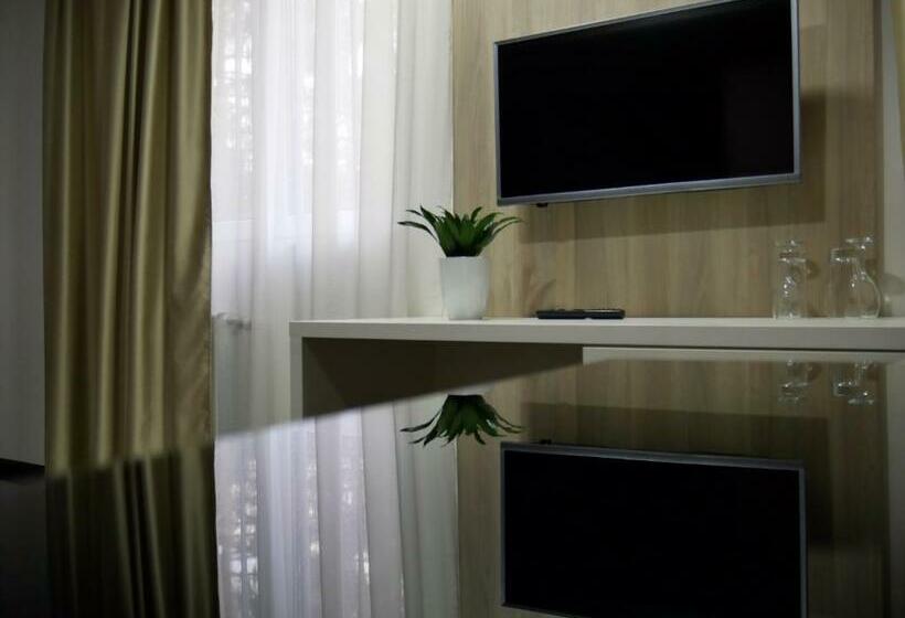 اتاق لوکس, Berane