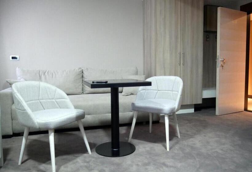 استودیوی استاندارد, Berane