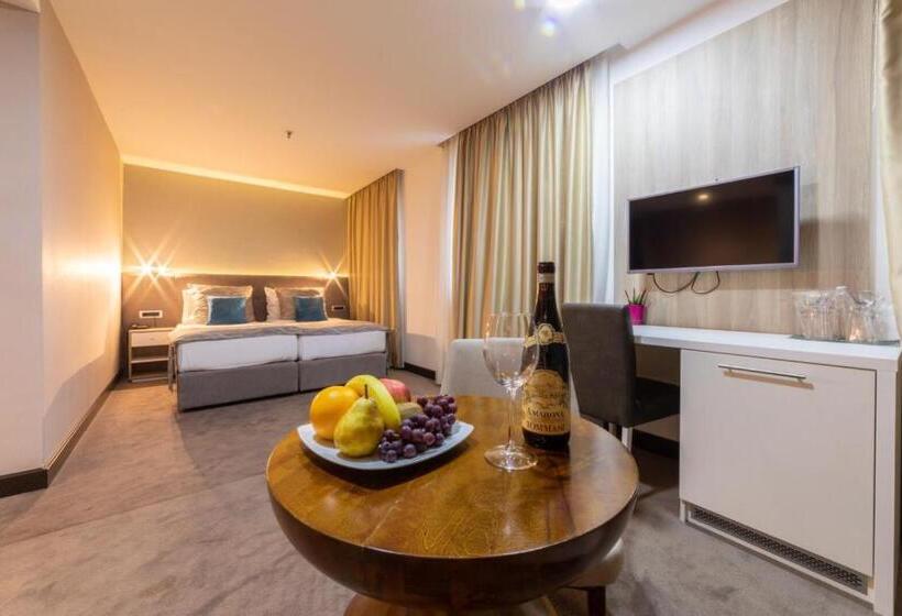 استودیوی استاندارد, Berane